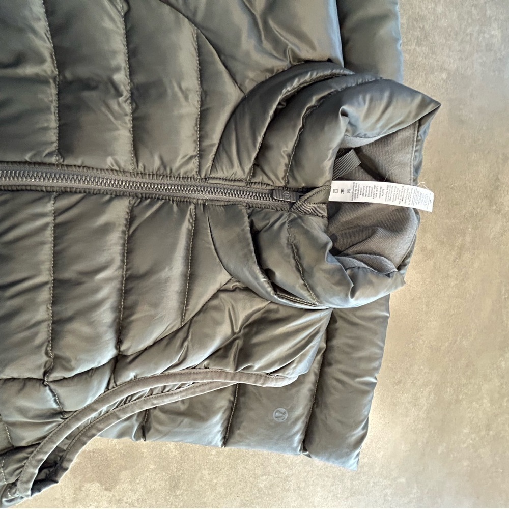 Lululemon goose down longline puffer vest. Size 4. Green. Pockets. New condition - Picture 13 of 13